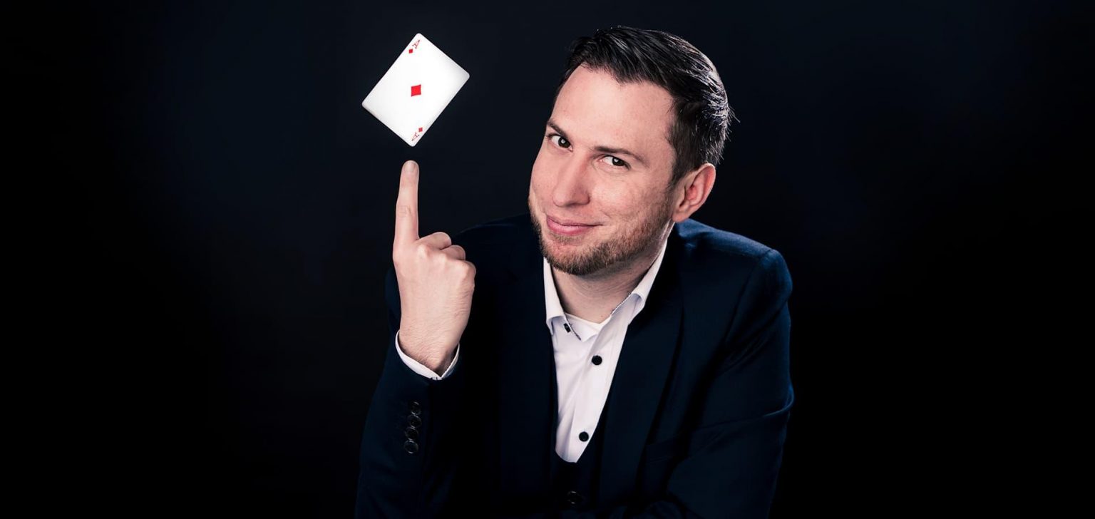 Wunder Hautnah! Die Tischmagieshow mit Marcel Wunder